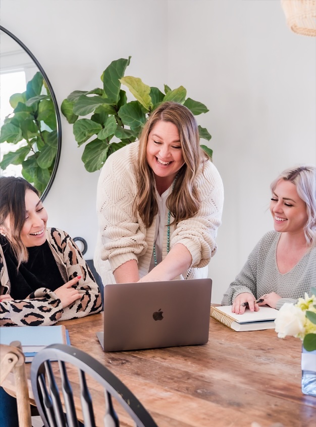 Hilary Hartling leading a Growth Mode Thought Leadership and PR Strategy Intensive session with two clients around a laptop